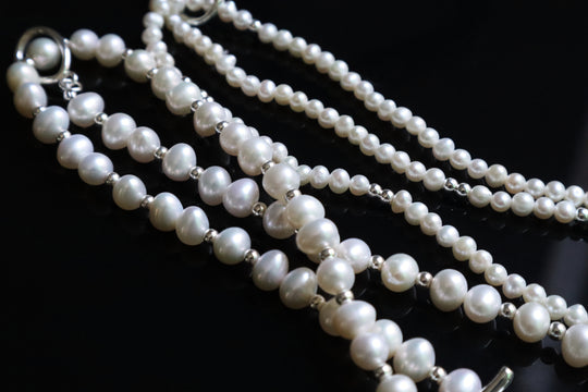 What are the benefits of wearing a pearl necklace?